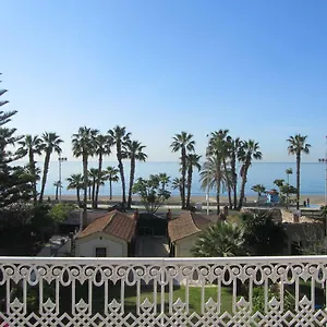 https://villa-amalia-suites-malaga.hotelsinnerja.org